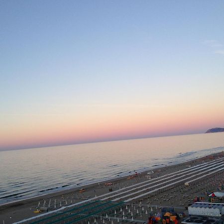Hotel Diplomatic Riccione Dış mekan fotoğraf
