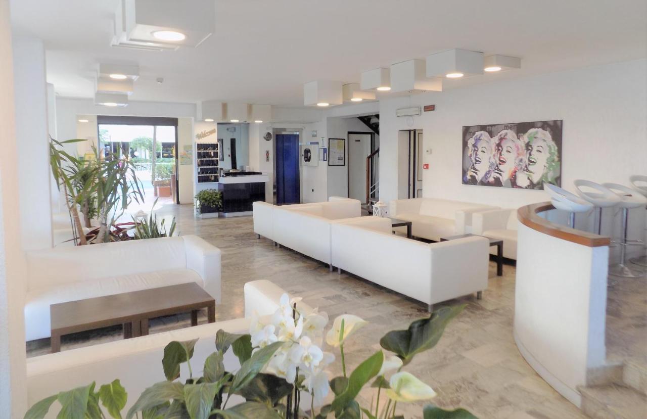 Hotel Diplomatic Riccione Dış mekan fotoğraf