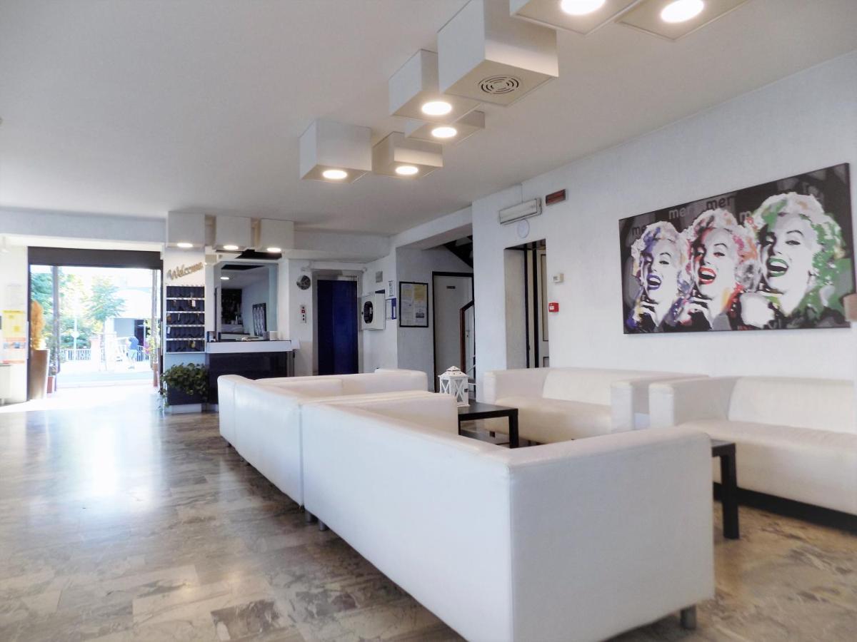 Hotel Diplomatic Riccione Dış mekan fotoğraf