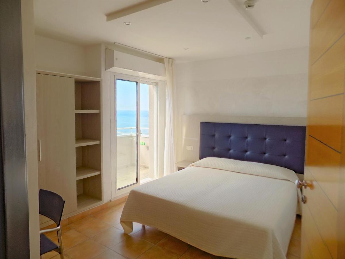 Hotel Diplomatic Riccione Dış mekan fotoğraf