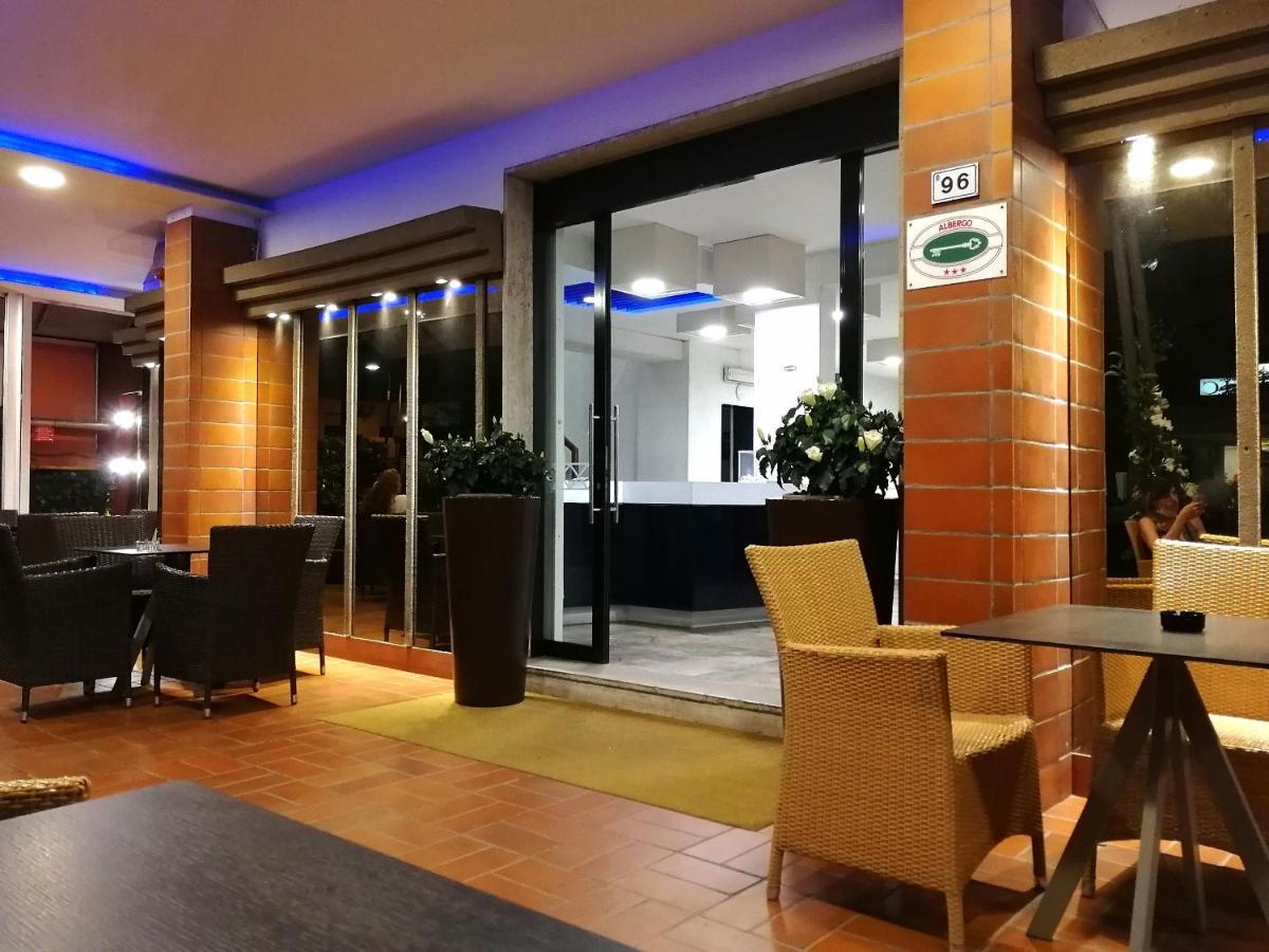 Hotel Diplomatic Riccione Dış mekan fotoğraf