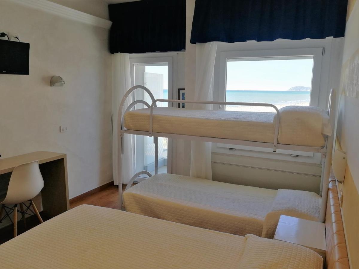Hotel Diplomatic Riccione Dış mekan fotoğraf