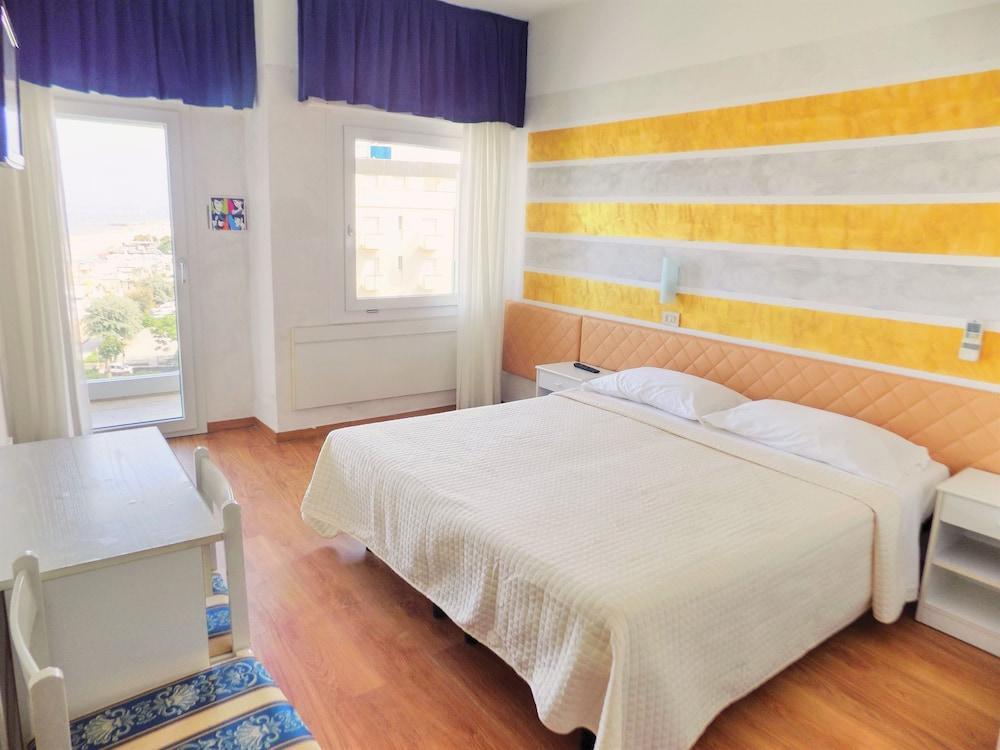 Hotel Diplomatic Riccione Dış mekan fotoğraf