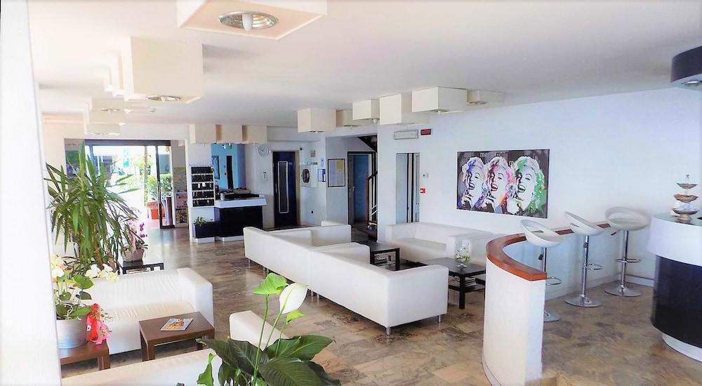 Hotel Diplomatic Riccione Dış mekan fotoğraf