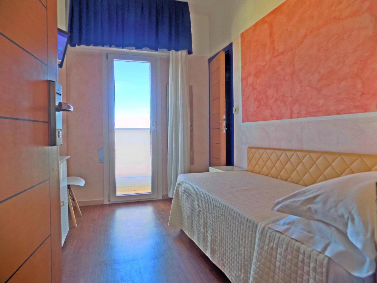 Hotel Diplomatic Riccione Dış mekan fotoğraf