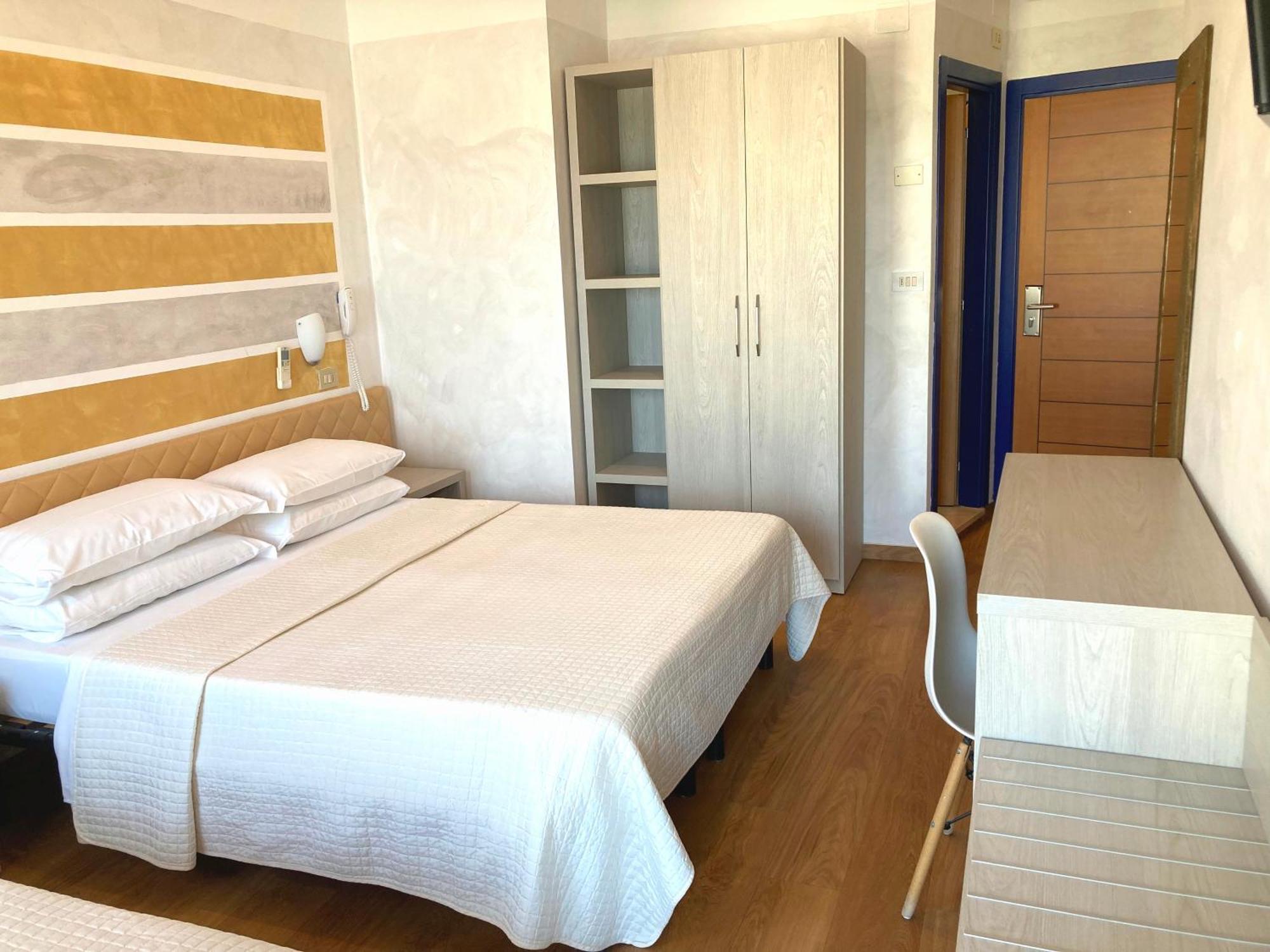 Hotel Diplomatic Riccione Dış mekan fotoğraf