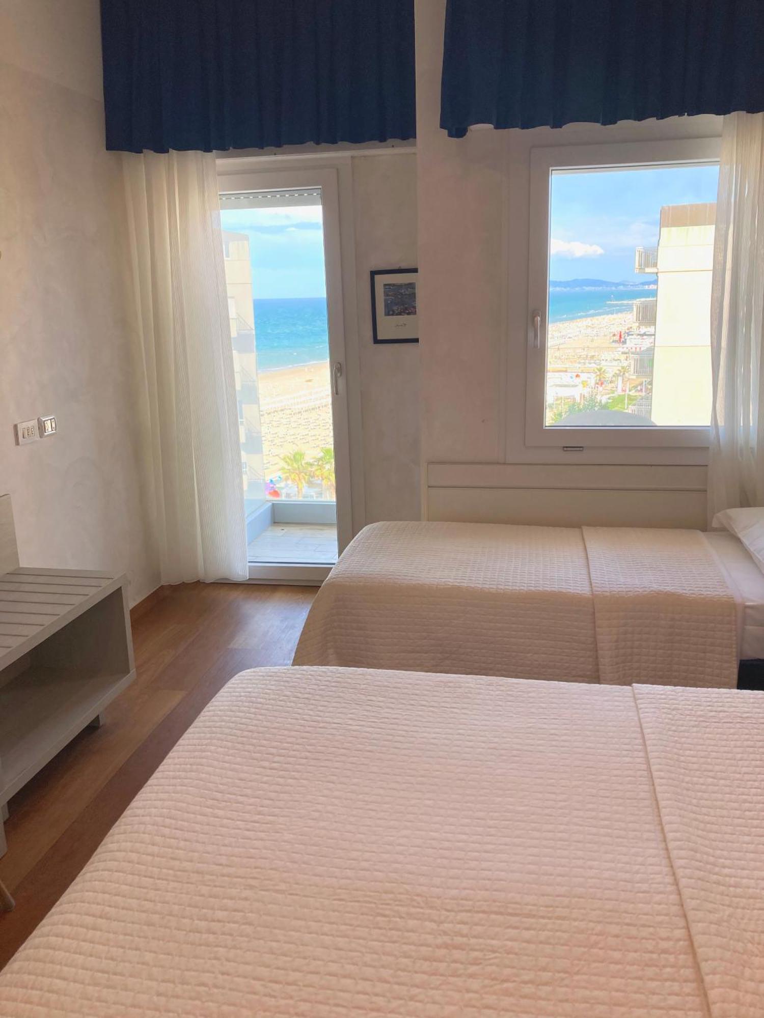 Hotel Diplomatic Riccione Dış mekan fotoğraf