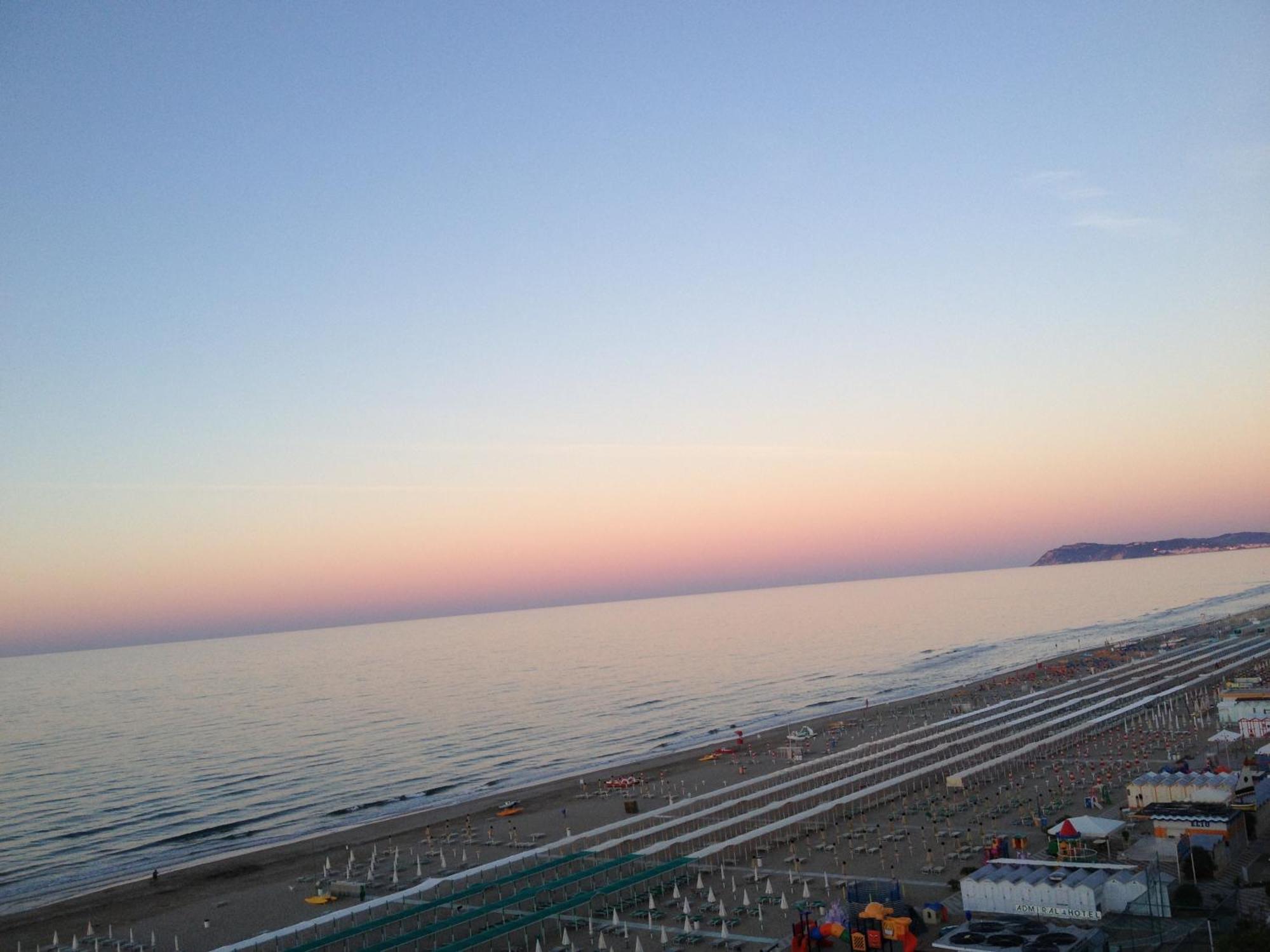 Hotel Diplomatic Riccione Dış mekan fotoğraf