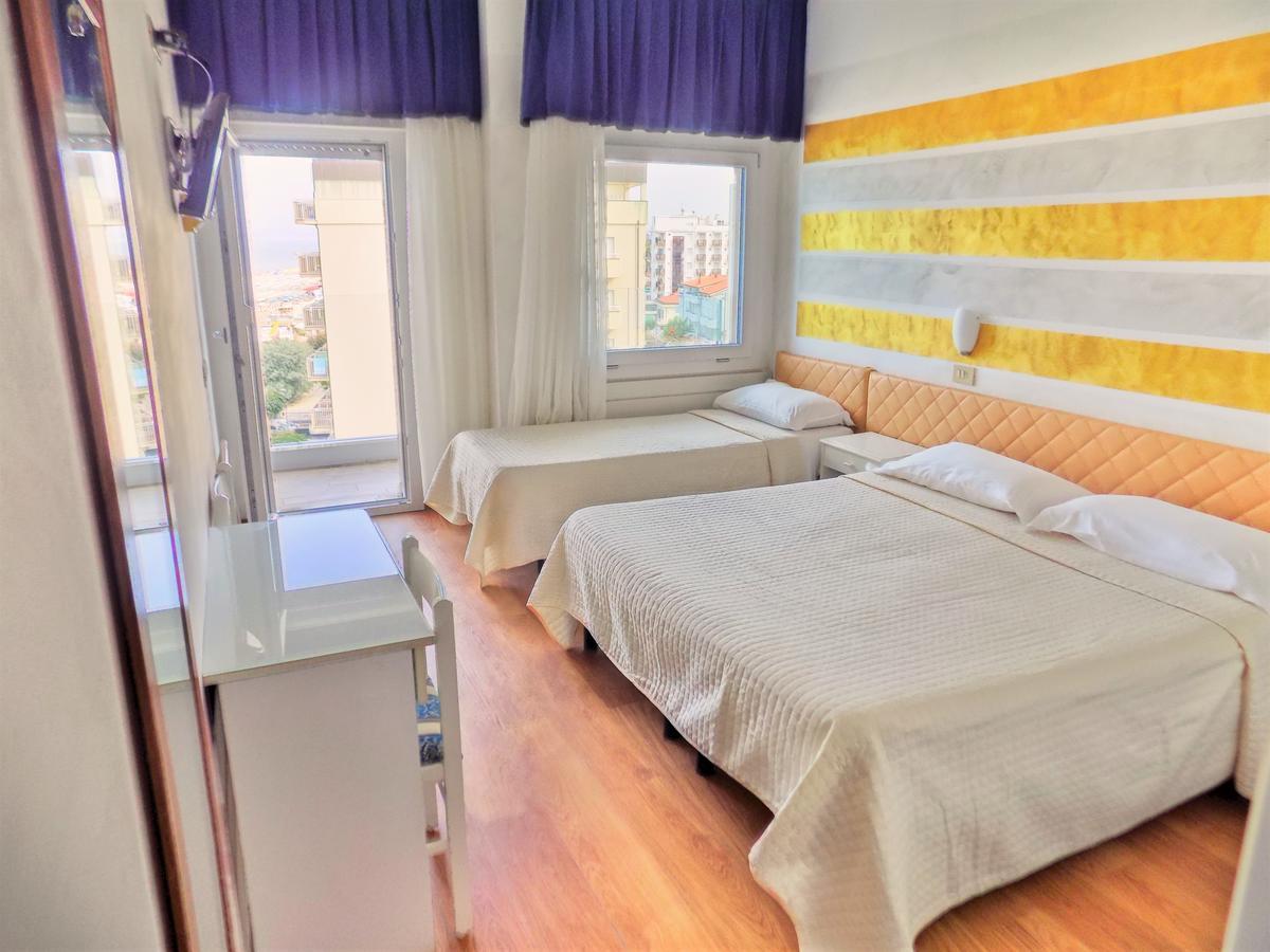 Hotel Diplomatic Riccione Dış mekan fotoğraf