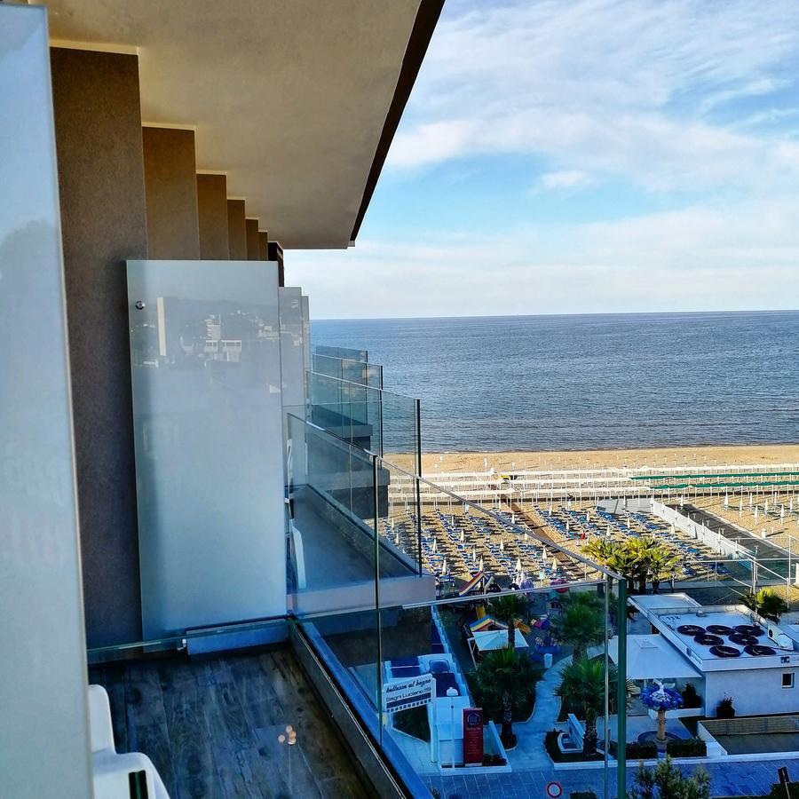 Hotel Diplomatic Riccione Dış mekan fotoğraf